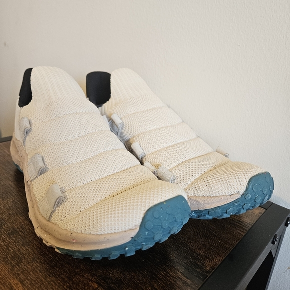 HOLO ECO Women's Maverick EUC *no laces* Size 11 - Picture 1 of 8
